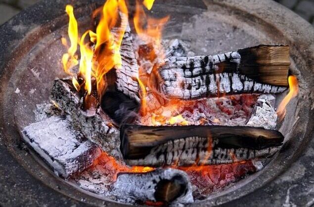 You are currently viewing Kinder singen im Advent immer donnerstags 17 Uhr, Jesus Christus-Kirche  wir wollen bei Lagerfeuer und Stockbrot zusammenkommen und gemeinsam singen.